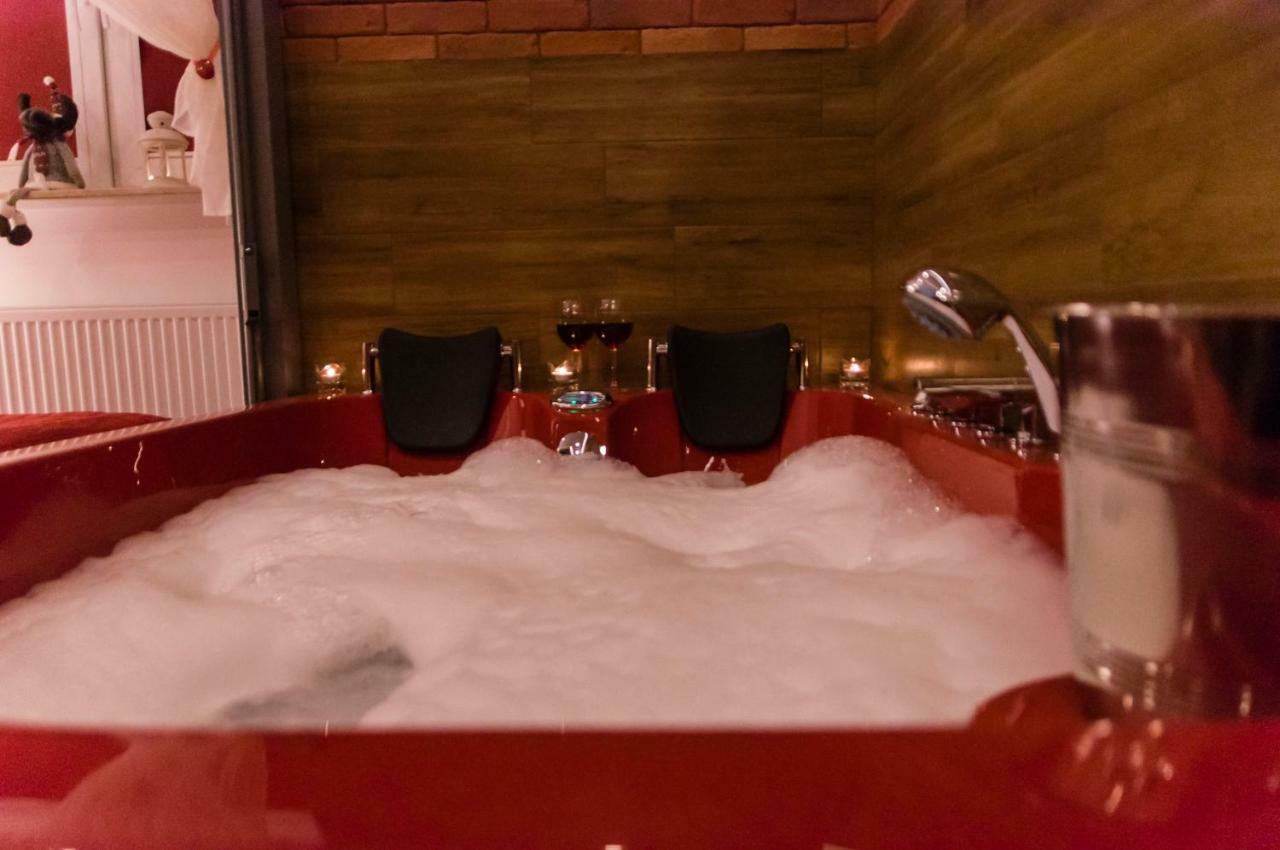 Jacuzzi Apartment Red 克拉科夫 外观 照片