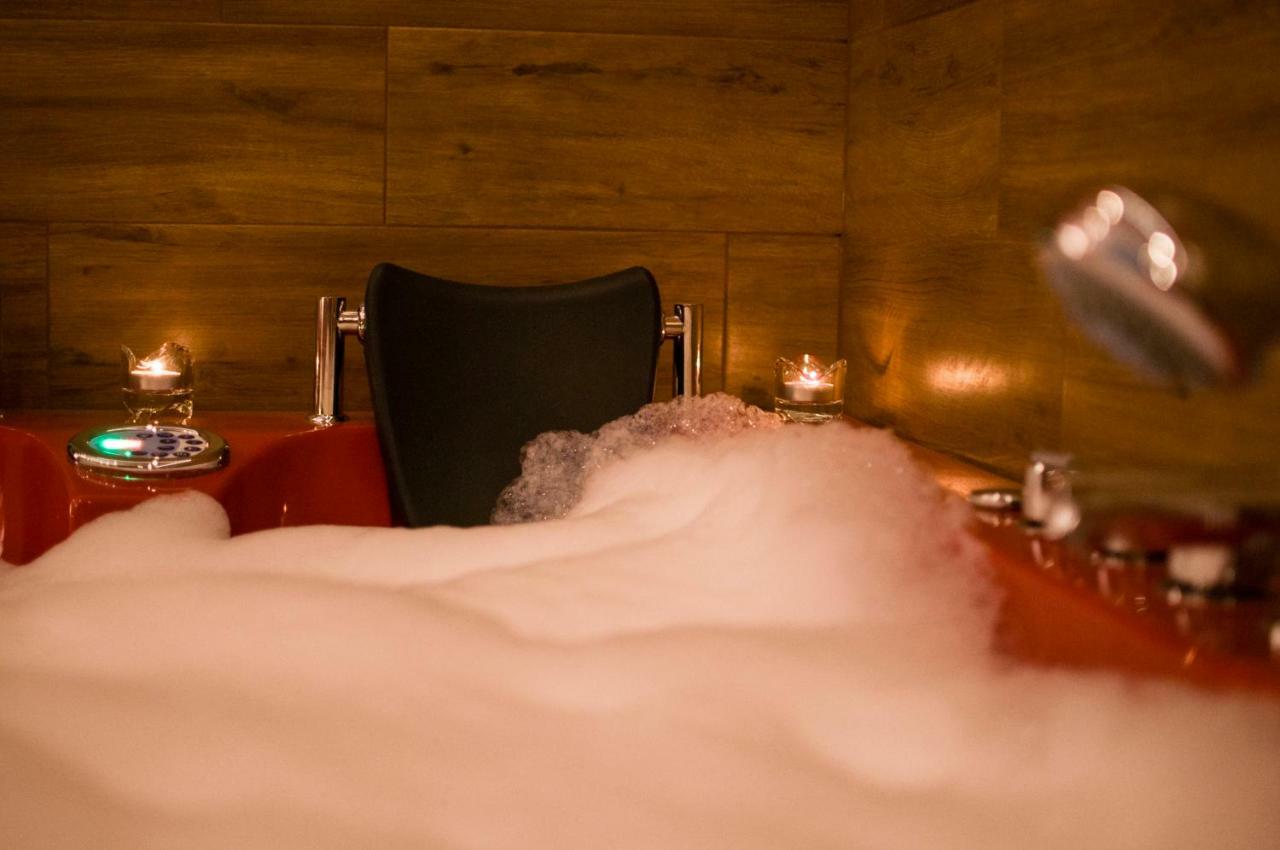 Jacuzzi Apartment Red 克拉科夫 外观 照片