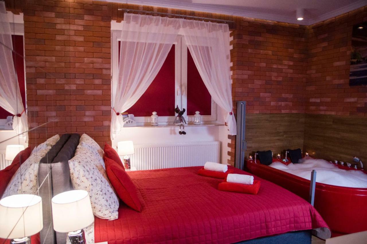 Jacuzzi Apartment Red 克拉科夫 外观 照片